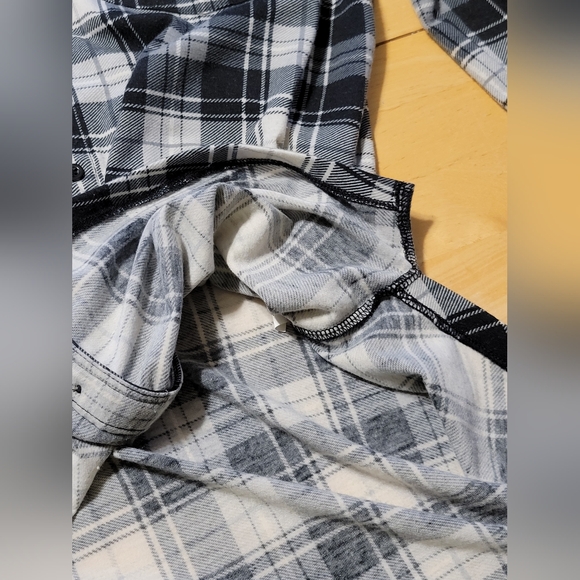 Cowgirl Tuff Co ladies plaid button down long-sleeved Shirt - Picture 5 of 8